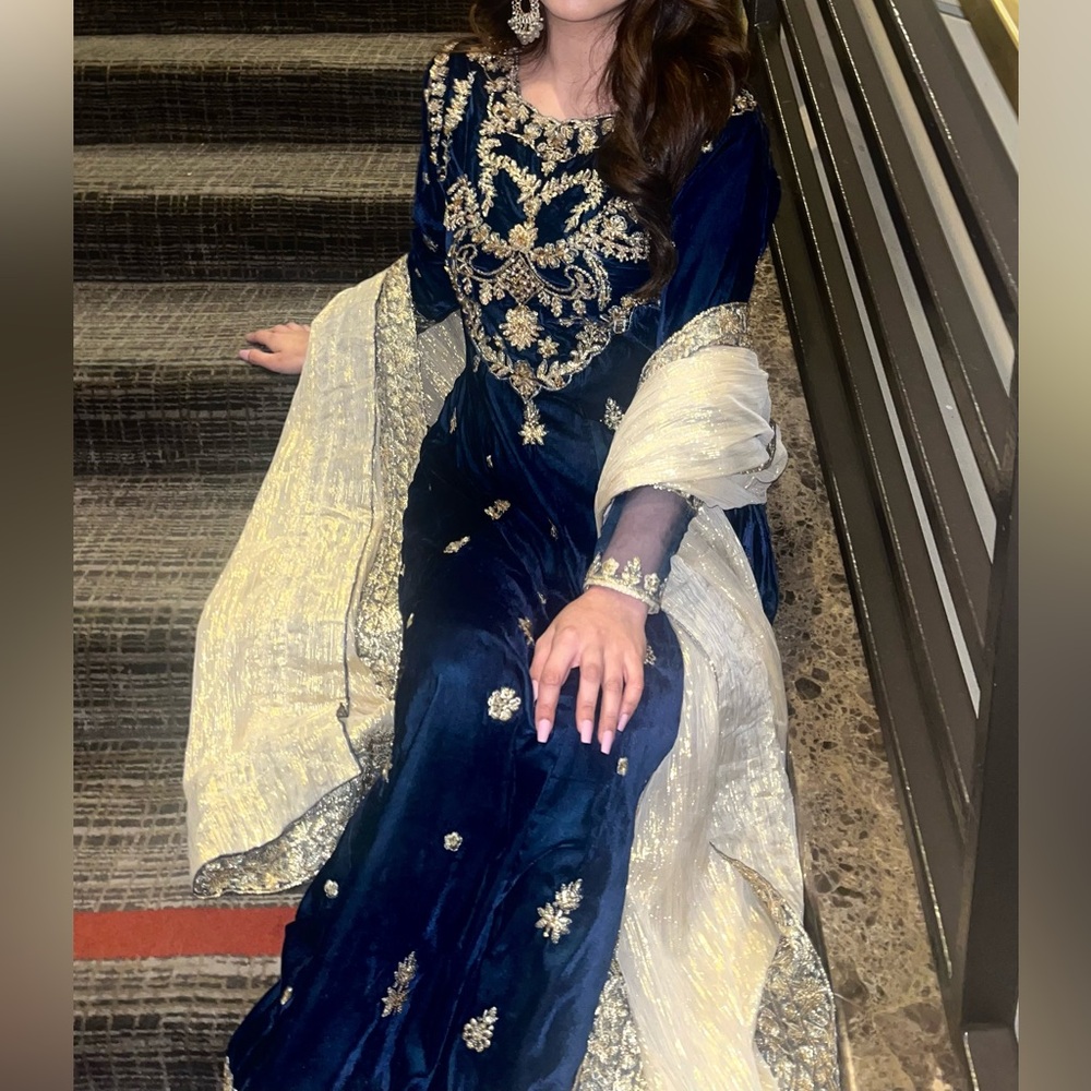 Elegant Navy Blue and Gold Long Sleeve Dress